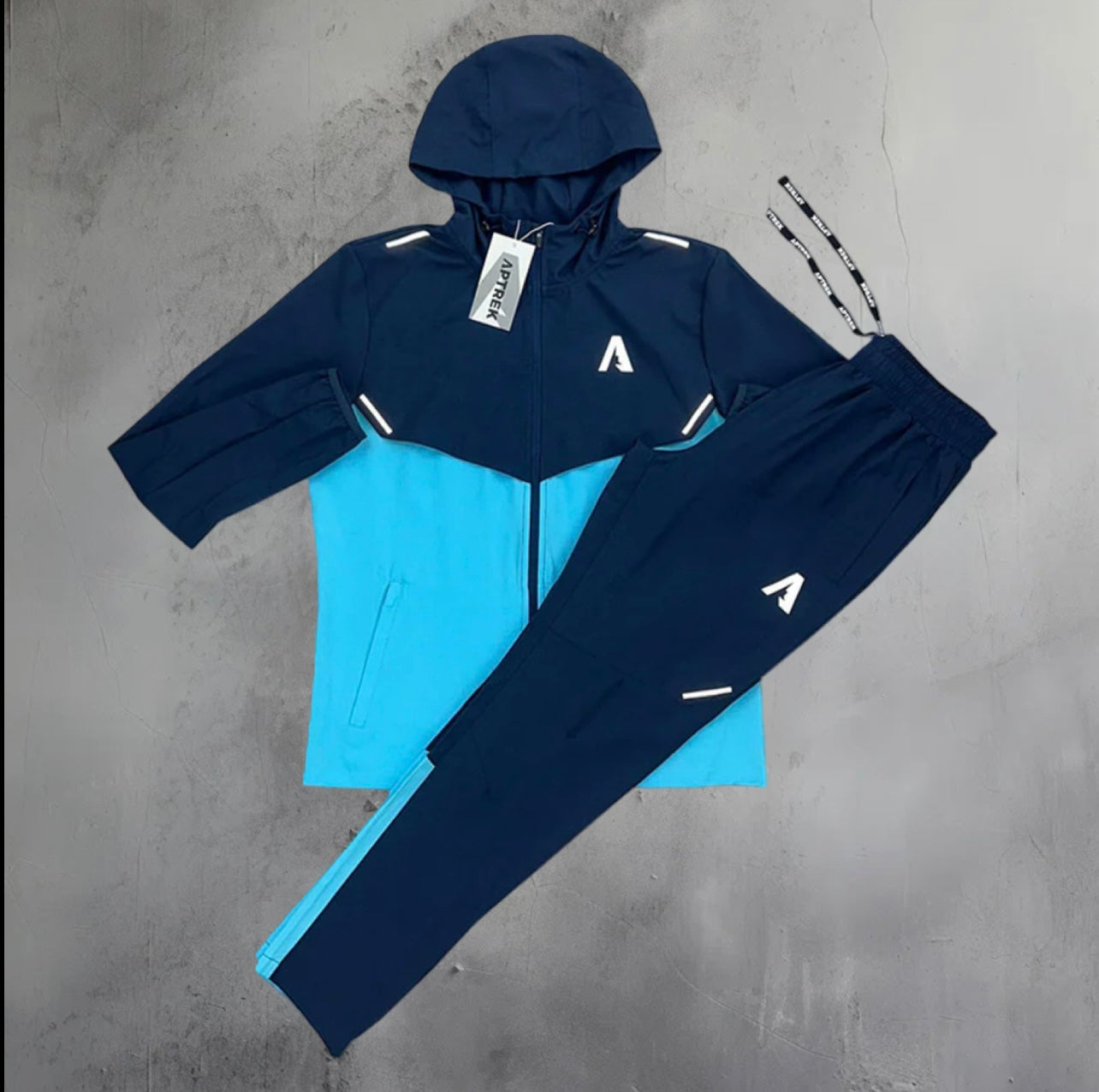 APTREK peak tracksuit / hyper turquoise